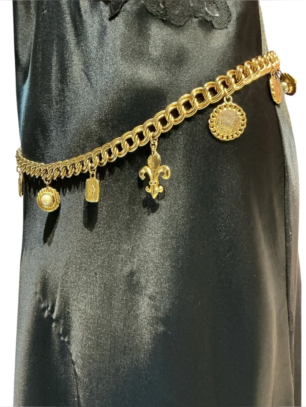 Vintage 1980s Gold plated Chunky Charm Chain Belt